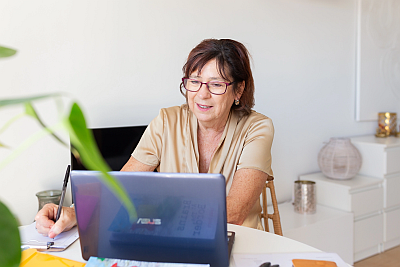 Workplace - Lynda Brettle - Expat Mentors